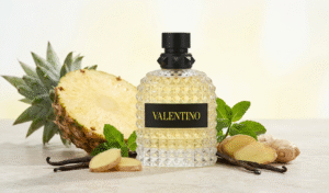 продуктова снимка на бутилка Valentino Uomo Born In Roma Yellow Dream Valentino 100ml и около нея продукти от аромата: ананас, джинджифил